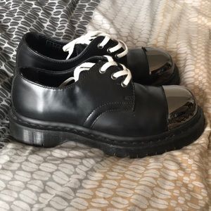 Dr. Martens GRIP metallic toe shoe